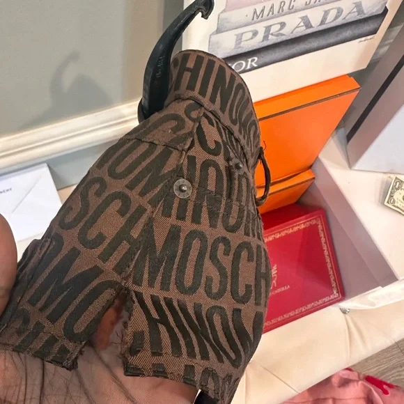 Moschino Tan and Black Logo Short & Corset set - Picture 7 of 10